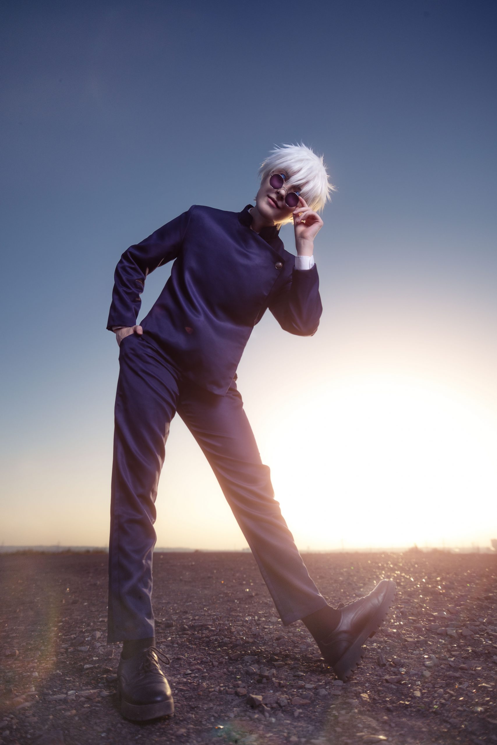 Ein Cosplay Gojo aus Jujutsu Kaisen von @sweeny_mimikry